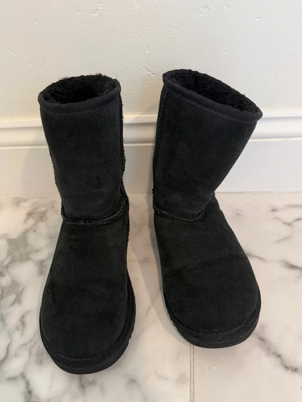 UGG Classic Short Women’s Boots - Black size 4